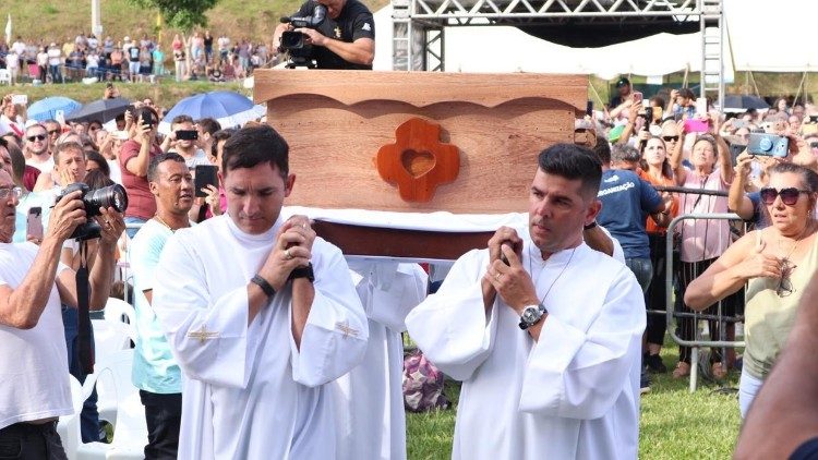 Restos mortais do padre Léo foram exumados e colocados em nova urna, para o início do processo de beatificação. Foto: Patrick José