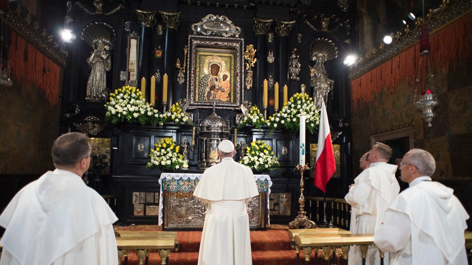 Pope prays to black jesus