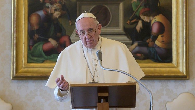 Папа Францішак падчас малітвы "Анёл Панскі"