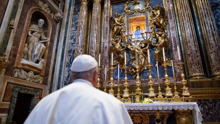 البابا فرنسيس: الصلاة من أجل الآخرين هي أول طريقة لكي نحبّهم وهي تدفعنا إلى القرب الملموس