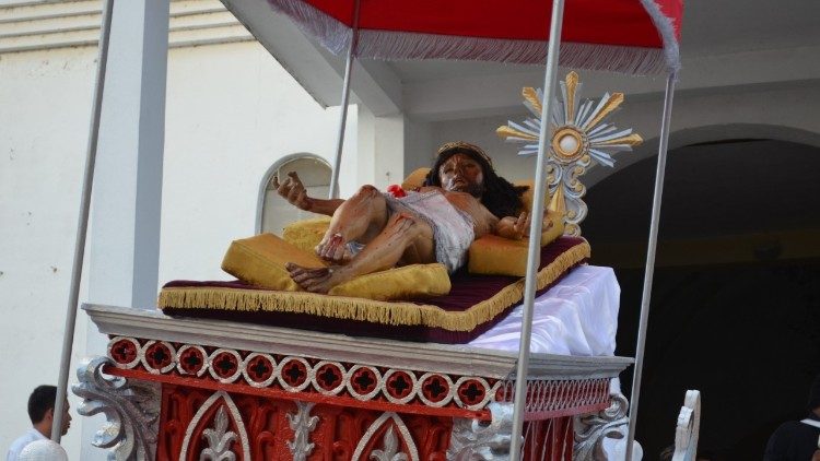 Procesión de Jesús sepultado o Santo Entierro en el Petén