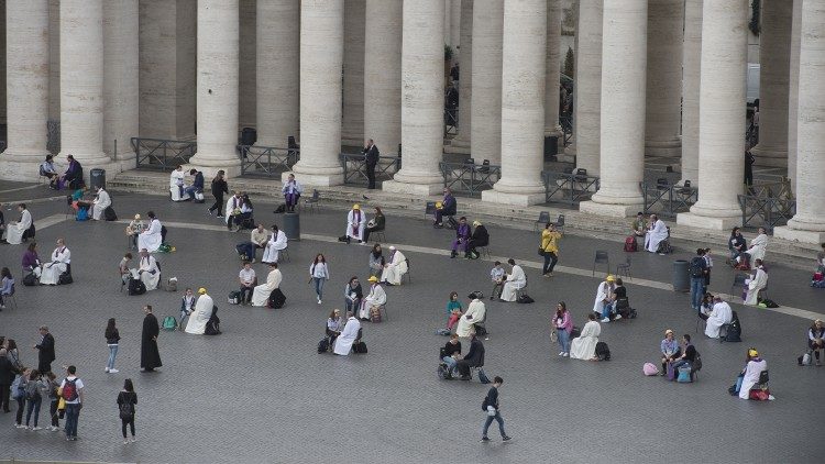 Таинство Покаяния на площади Святого Петра (апрель 2016 г.)