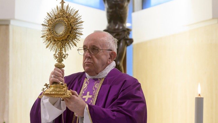 2020.03.21 Papa Francesco celebra la Messa a Casa Santa Marta
