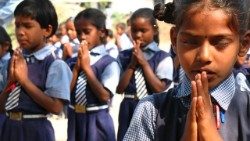 India-children_prayer.jpg