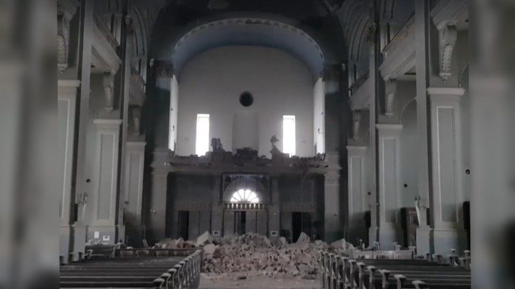 Unutrašnjost bazilike nakon potresa