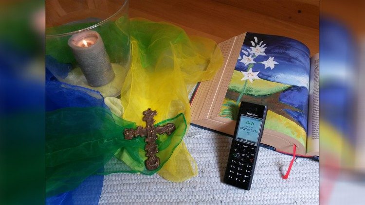 Gottesdienst per Telefon - dieses Angebot macht die Kirche der Jugend Marienburg im Bistum Trier