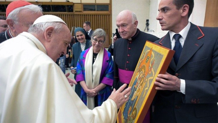 Pope Francis blesses the new image of Our Lady of Walsingham presented by Cardinal Nichols