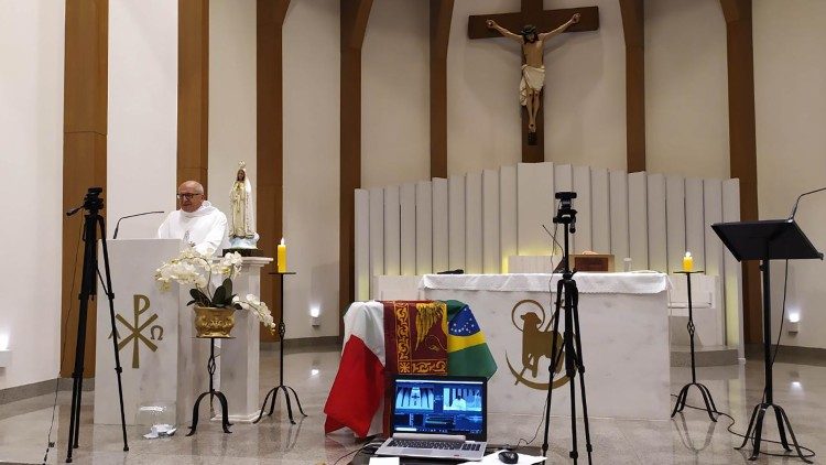 Pe. Valter Girelli preside missas diárias direto do Santuário de Fátima, no RS