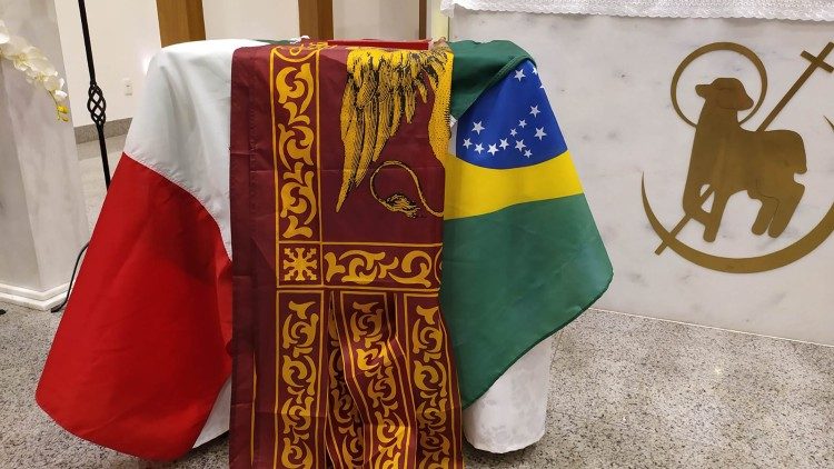 As bandeiras dos países presentes na celebração