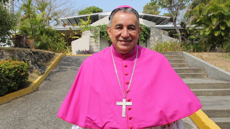 Imagen de archivo: Monseñor Ulloa, arzobispo de Panamá.