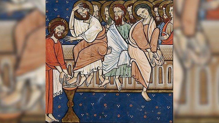 Nato je Jezus vlil vode v umivalnik in začel učencem umivati noge in jih brisati s platnom.