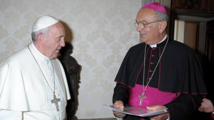 Monsignor Camillo Ballin con Papa Francesco