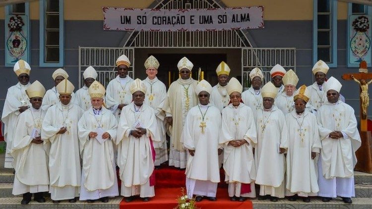 Bispos da Conferência Episcopal de Angola e São Tomé (CEAST)