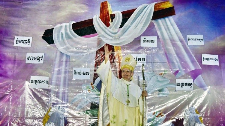 2020.04.16 arcivescovo Schmitthaeusler durante le celebrazioni della Settimana Santa
