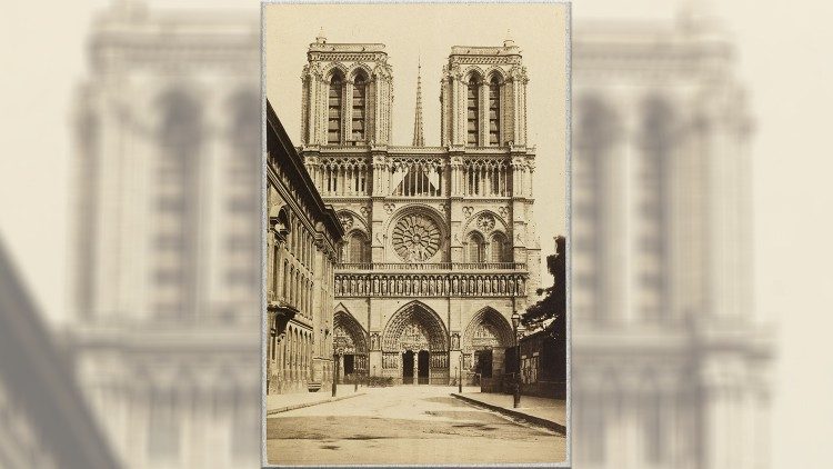 image_anonyme_facade_de_la_cathedrale_notre-dame_4eme_arrondissement_paris_ph82693_1005104.jpg