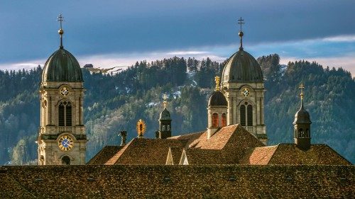 Bischöfe in Bayern stützen wegen Kirchenasyl angeklagte Äbtissin