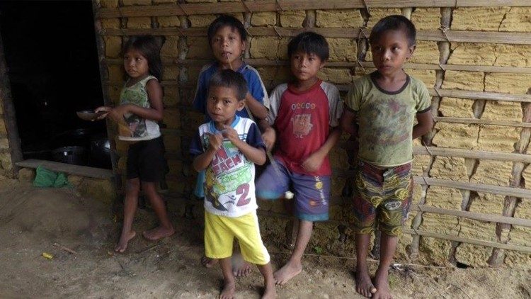 Bambini di una comunità indigena nell'Amazzonia brasiliama, foto Luis Modino