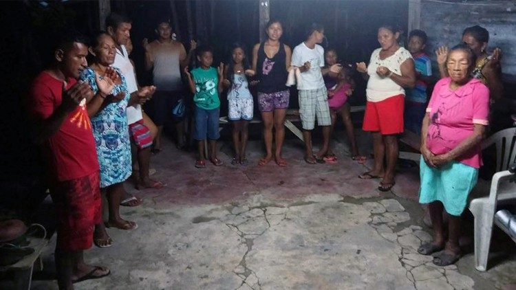 Preghiera in una comunità indigena dell'Amazzonia ai tempi della pandemia