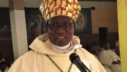 vescovo-di-Koudougou--Burkina-Faso-2.jpg