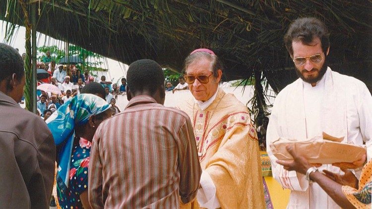 D. Manuel Vieira Pinto, Arcebispo Emérito de Nampula (Moçambique), em visita às Comunidades
