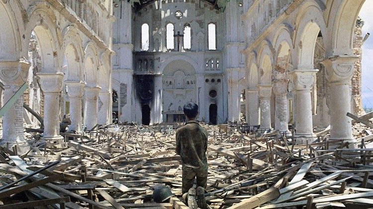 La Vango šventovė 1972 metais, po bombardavimo