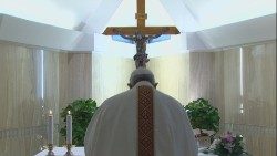 2020.05.06-Papa-Francesco-celebra-la-Messa-a-Casa-Santa-Marta-01.jpg