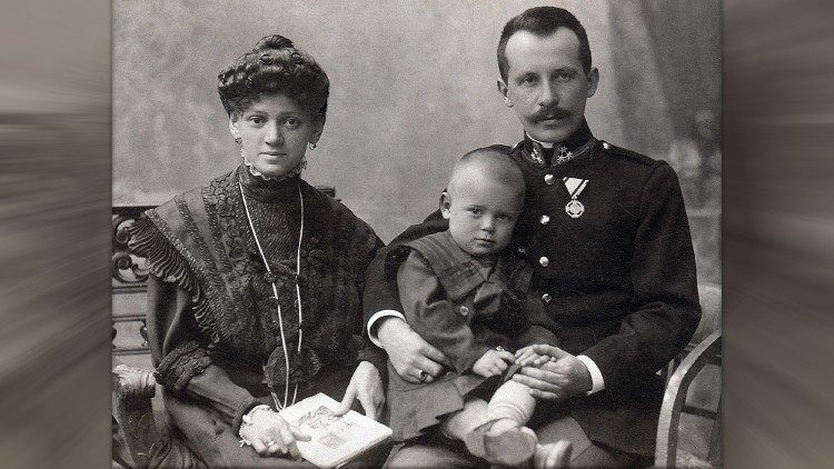 Карол Войтила със своите родители