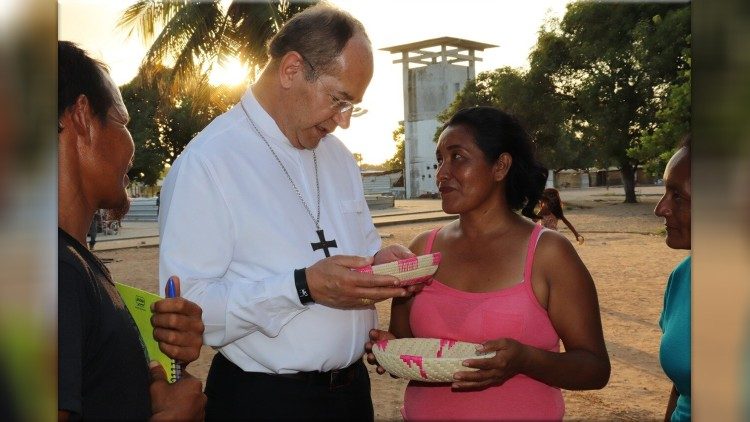 Dom Walmor Azevedo, presidente da CNBB em visita ao povo Warao de Boa Vista, Roraima