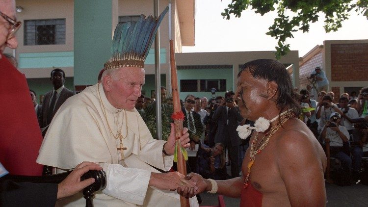O Papa João Paulo II em uma das visitas ao Brasil, em outubro de 1991