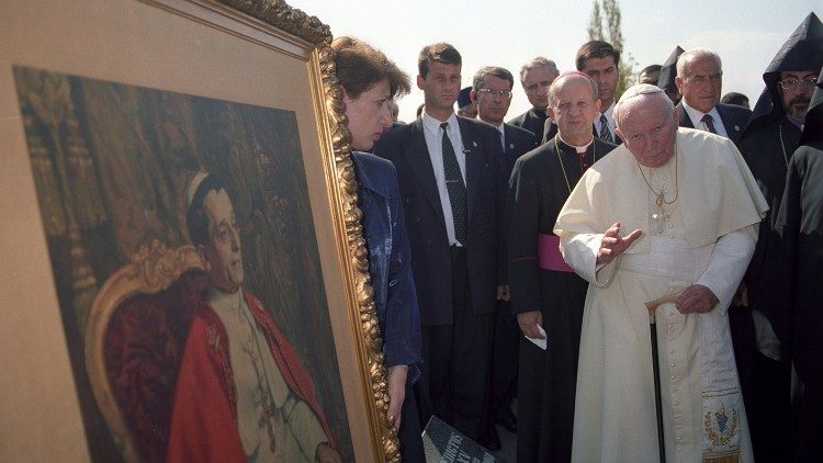 Johannes Paul II. besuchte 2001 Kasachstan