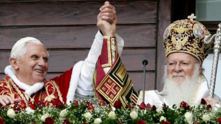 Benedikt XVI. und Bartholomaios I. 2005 in Istanbul