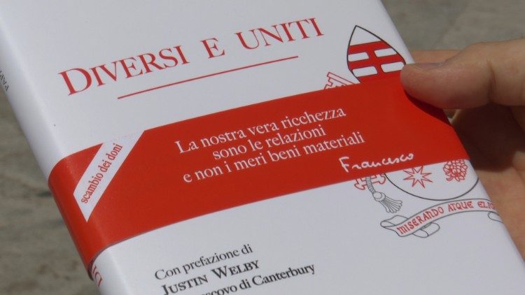 Der Einband des neuen Papst-Buches "Diversi e Uniti"