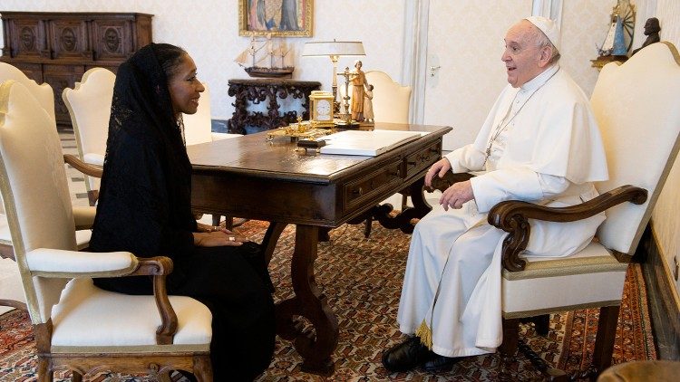 Baba Mtakatifu Francisko, tarehe 23 Mei 2020 amepokea hati za utambulisho kutoka kwa Bi Maria Fernanda Silva, Balozi mpya wa Argentina mjini Vatican.