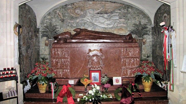 Apor Vilmos sírja Győrben