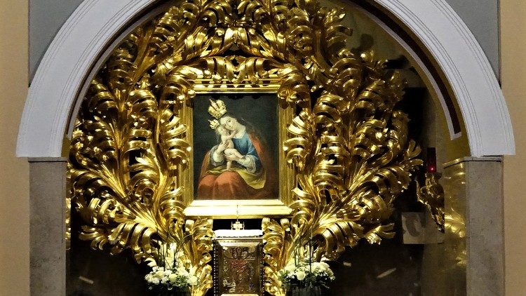 Podoba Marije Pomagaj v narodnem marijanskem svetišču na Brezjah.
