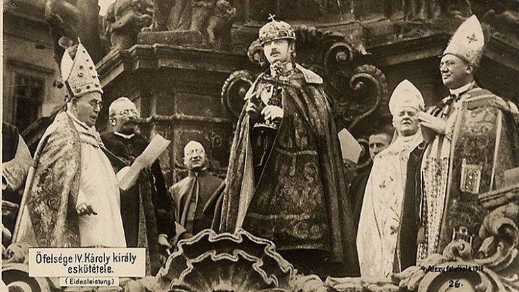 IV. Károlyt Magyarország királyává koronázzák