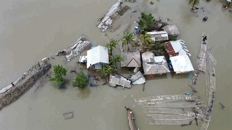 2020.05.27-Bangladesh-ciclone-2020-Covid-19-profughi-Programma-alimentare-mondiale-02.jpg