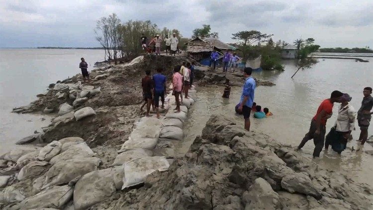 2020.05.27-Bangladesh-ciclone-2020-Covid-19-profughi-Programma-alimentare-mondiale-04.jpg