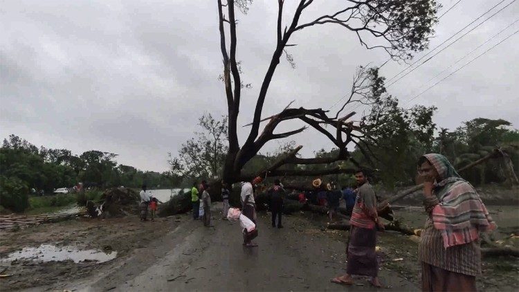 2020.05.27-Bangladesh-ciclone-2020-Covid-19-profughi-Programma-alimentare-mondiale-08.jpg