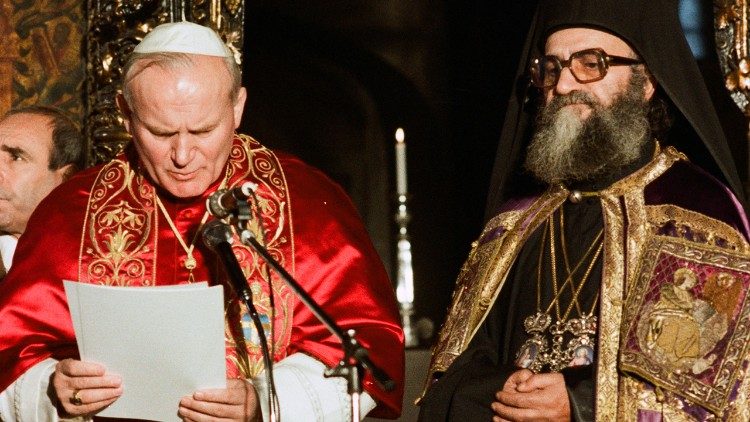 Popiežius šv. Jonas Paulius II ir ortodoksų patriarchas Demetrijus I Turkijoje, 1979 m. 