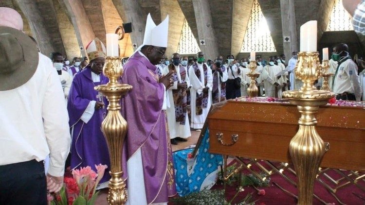 2020.05.30 Angola - Funeral do Bispo Emérito de Benguela, Dom Óscar Braga