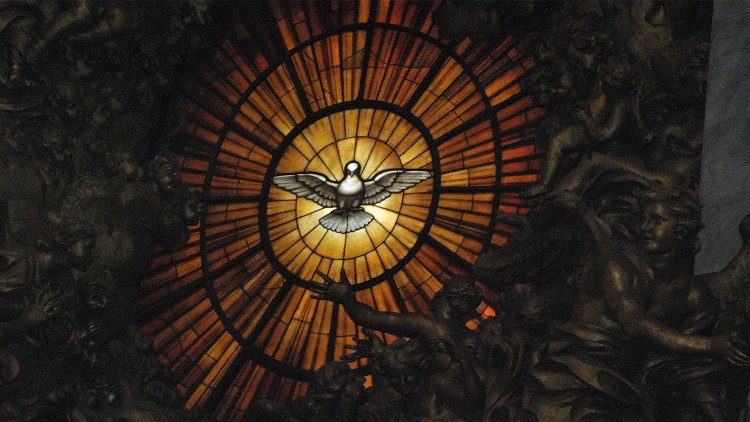 Ветраж на олтара на Свети Петровия престол в базиликата Свети Петър