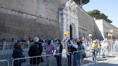 Riaprono i Musei Vaticani: un giorno di festa per famiglie e gruppi di romani