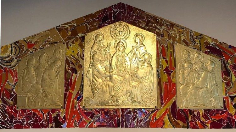 Новото монументалното пано изобразяващо Петдесятница в църквата "Свети Дух" в Пловдив