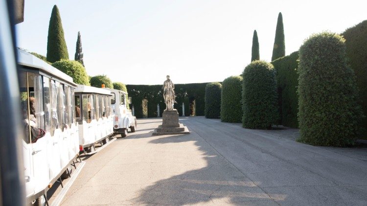 Mit dem Panoramabus durch die G?rten von Castel Gandolfo