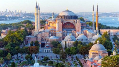Turquia. A Basílica de Santa Sofia torna-se mesquita