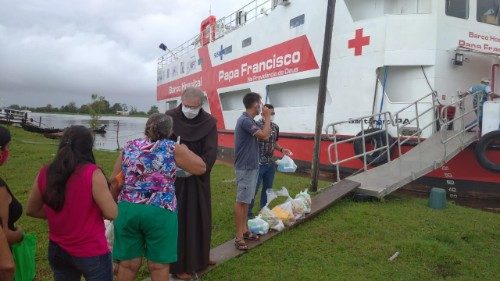 A „Ferenc pápa” – nevű úszókórház Brazíliában segít a koronavírus-járvány idején