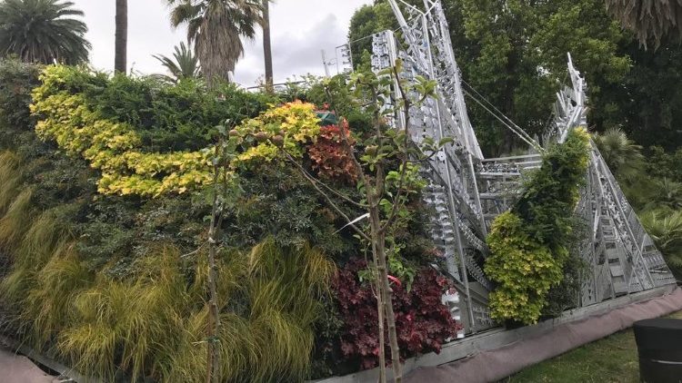 A instalação da “Capela viva” no Jardim Botânico de Roma, do progeto Laudato si'