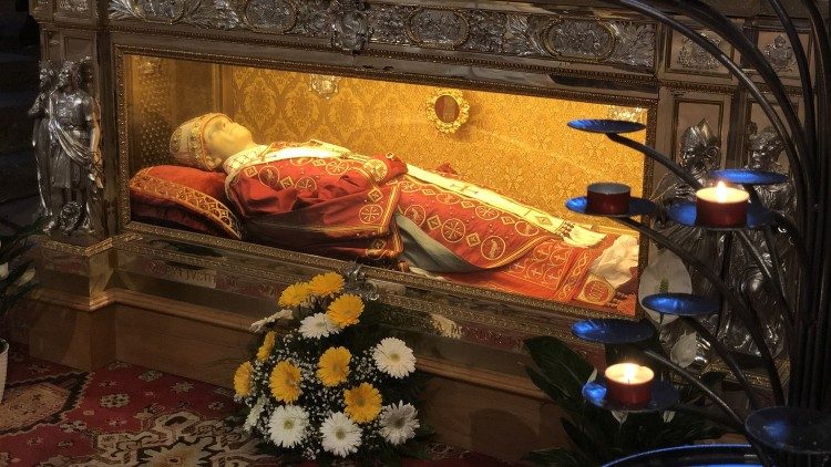 Il corpo di san Gregorio VII, traslato dalla cattedrale di Salerno