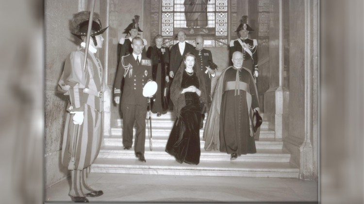 الملكة إليزابيت الثانية والصداقة مع البابوات